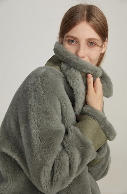Manteau Court en Laine Élégance Raffinée