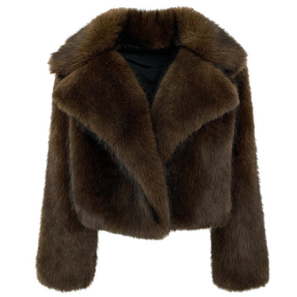 Manteau court et élégant avec fourrure